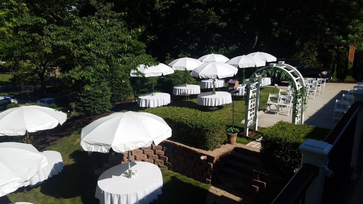 Umbrella Tables With Umbrella Tablecloths 90" Round White With White Arch